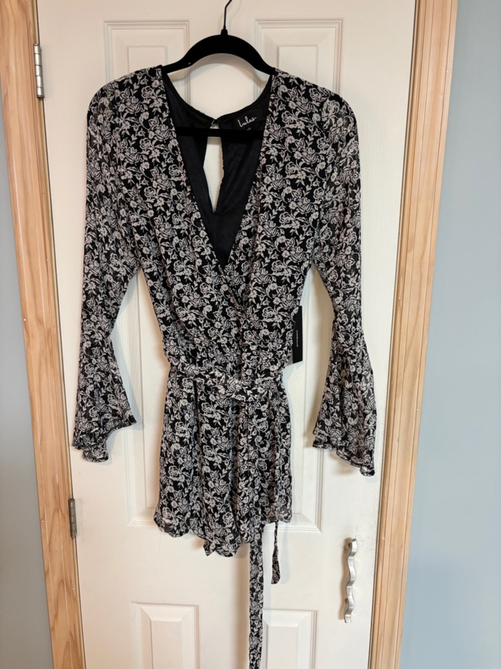 Lulus Black Floral print Bell sleve romper, size L, NWT